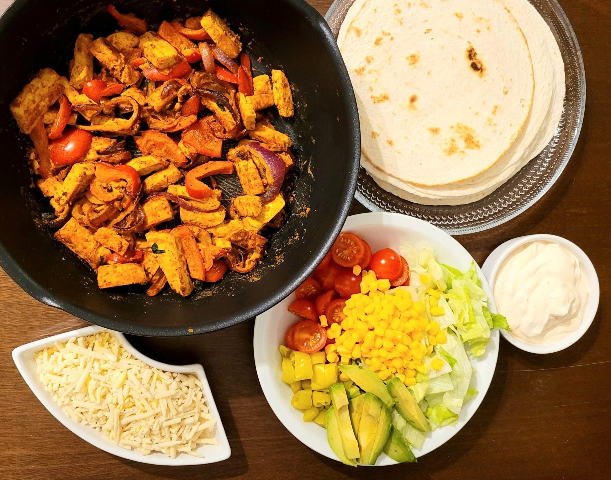 Vegaaninen tofu fajitas