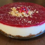 Jouluinen vegaaninen juustokakku (puolukka juustokakku piparipohjalla)